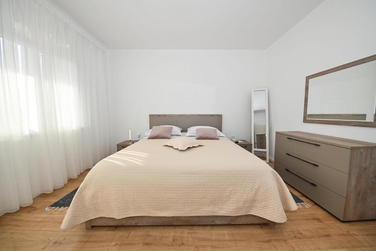Apartment Irena Posedarje Eksteriør bilde