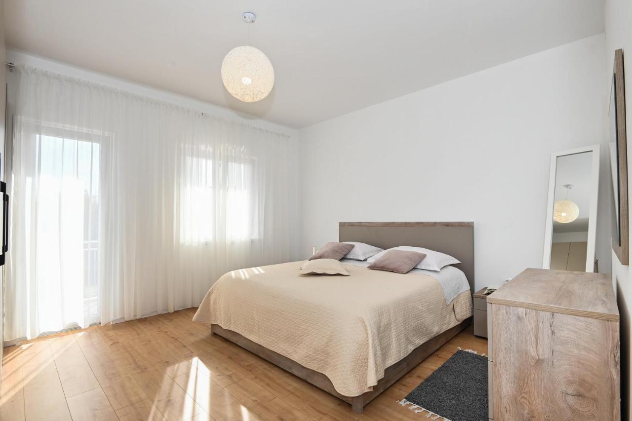 Apartment Irena Posedarje Eksteriør bilde