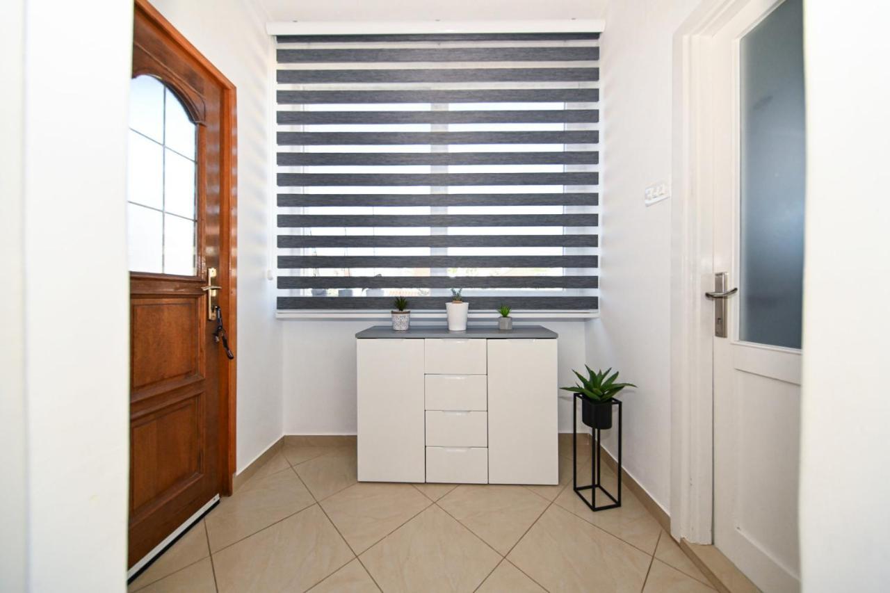 Apartment Irena Posedarje Eksteriør bilde