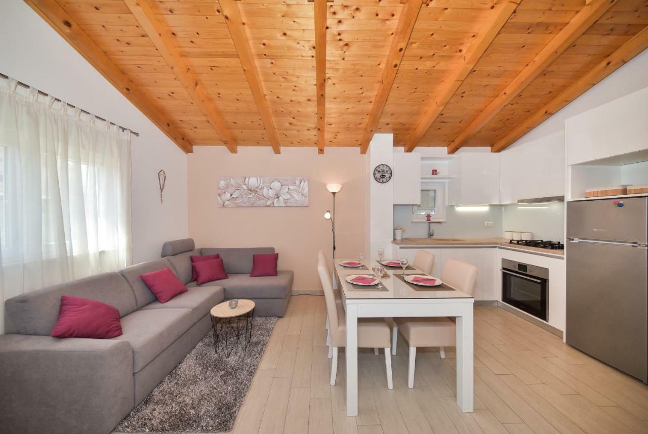 Apartment Irena Posedarje Eksteriør bilde